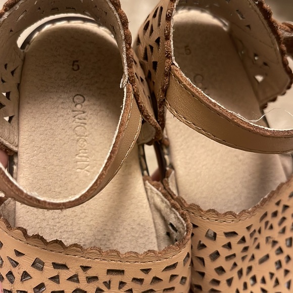 Toddler size 5 sandals - Picture 3 of 4